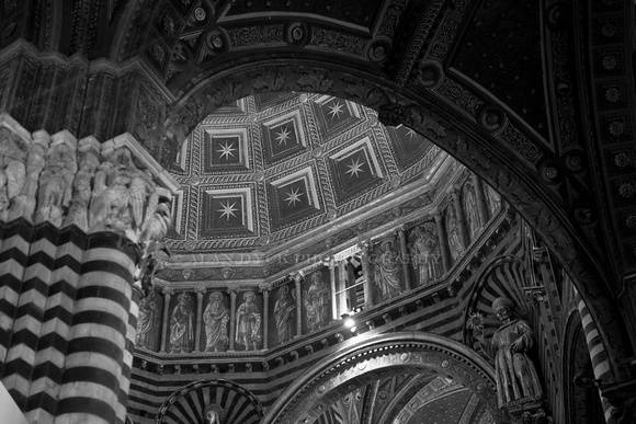 church arch Italy_D802162